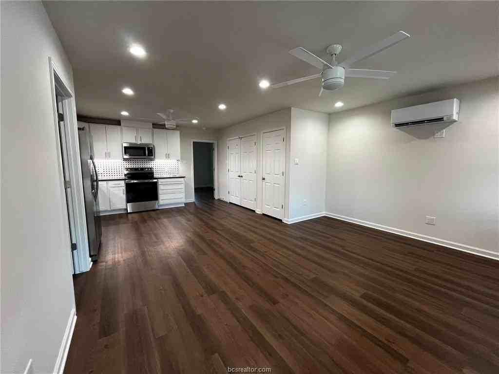 10332 N Dowling Rd - Photo 2 of 10