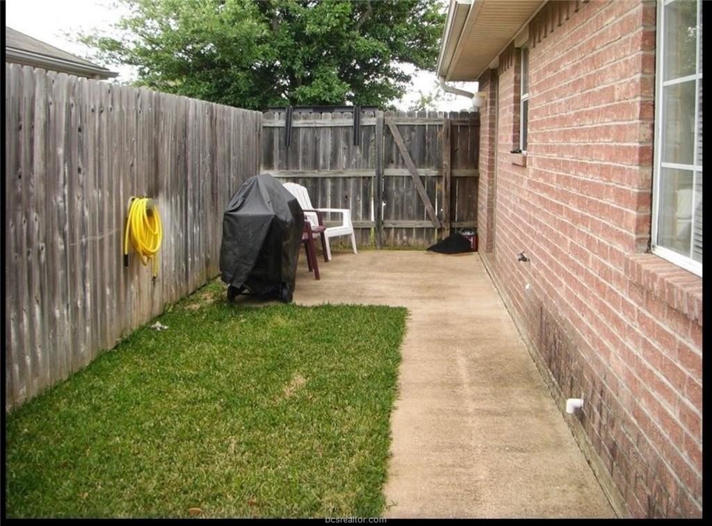 937 Crepe Myrtle St - Photo 2 of 8