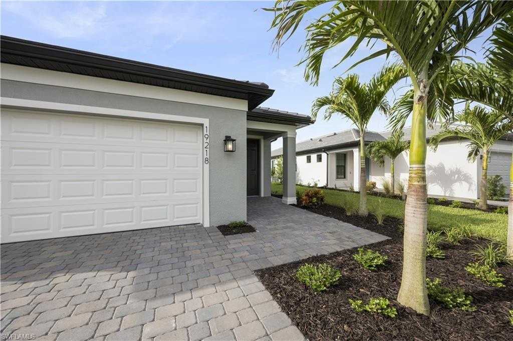 19218 Hinkley Dr - Photo 4 of 50