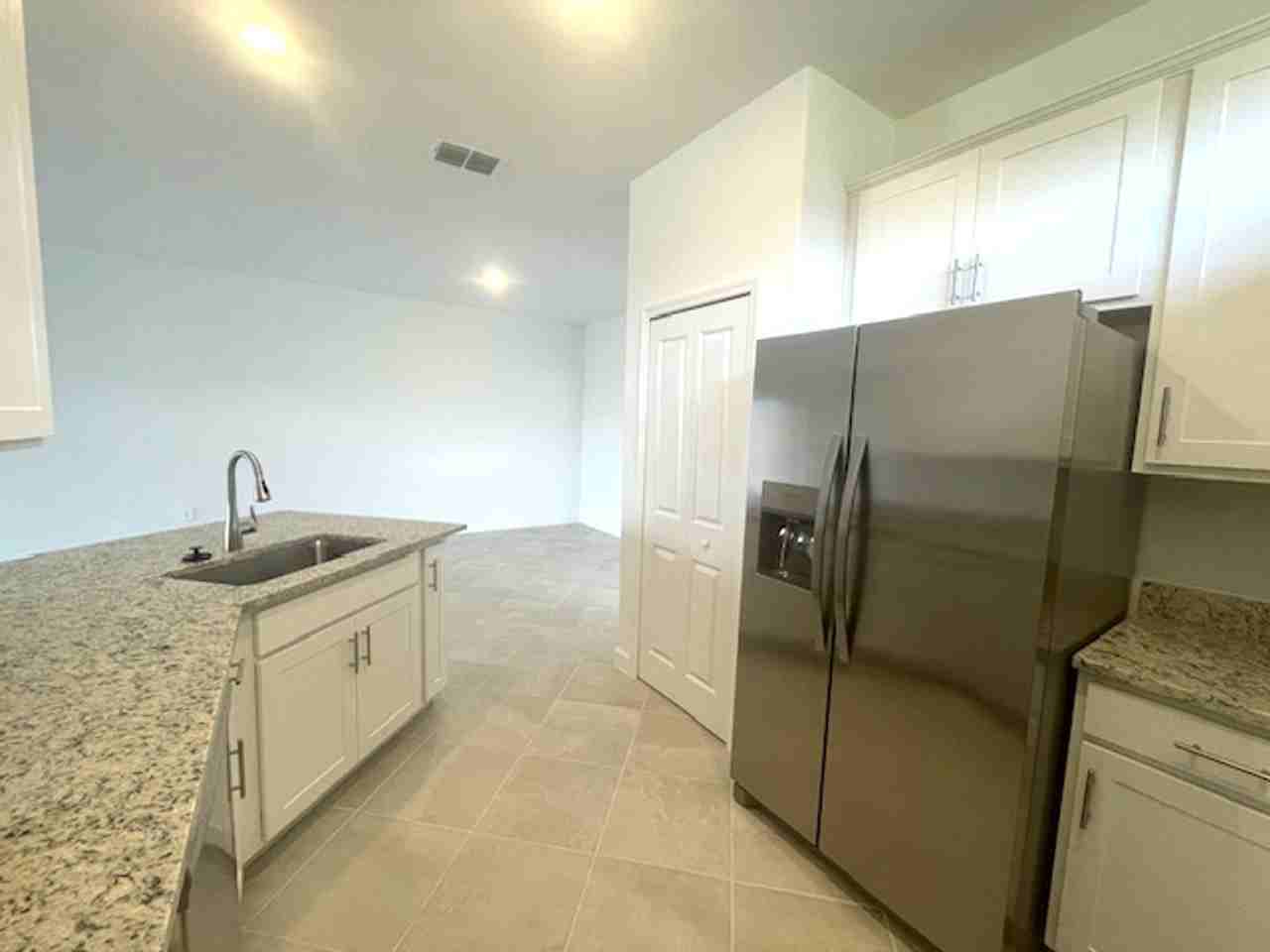5316 Crystal Harbor Cv - Photo 4 of 32