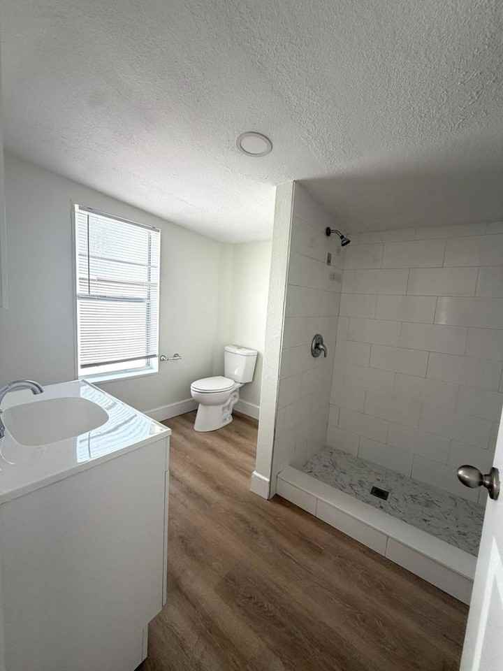 11-19 11-19 West Eagle Ave  -  11 W Eagle Ave #6 - Photo 2 of 5