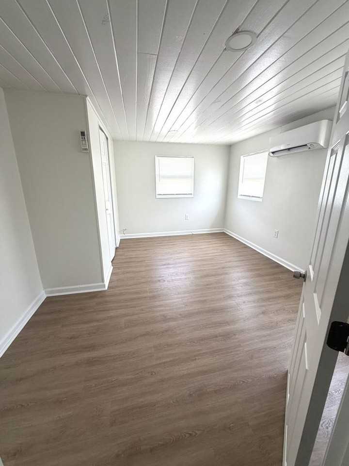 11-19 11-19 West Eagle Ave  -  11 W Eagle Ave #6 - Photo 3 of 5