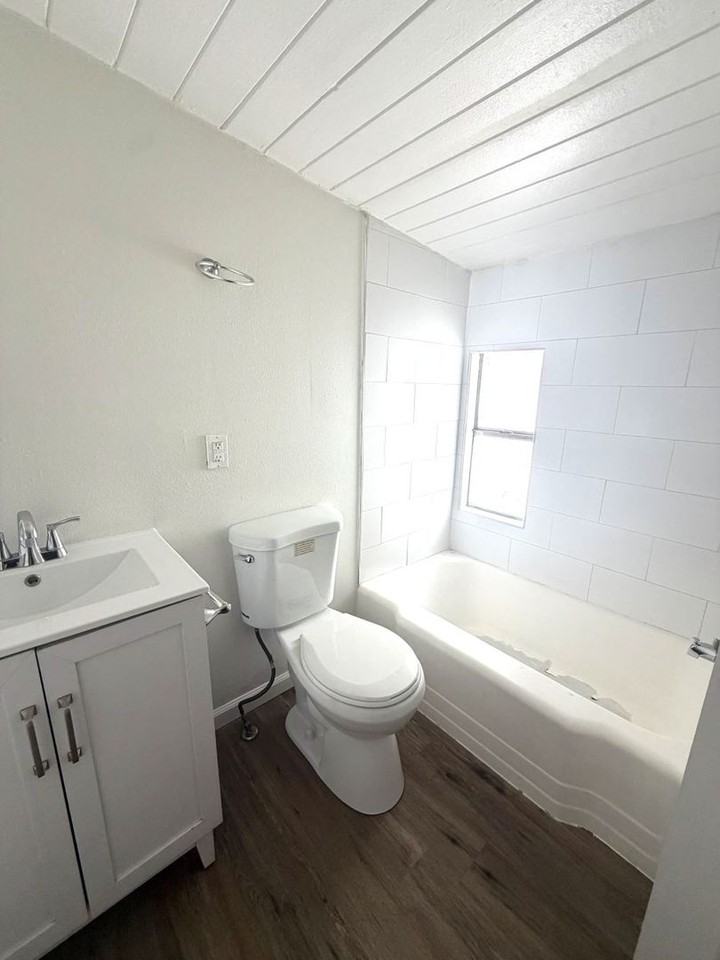 11-19 11-19 West Eagle Ave  -  11 W Eagle Ave #6 - Photo 4 of 5