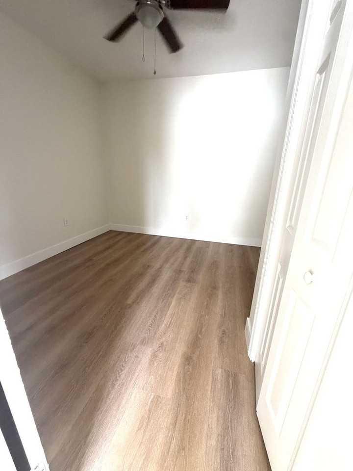 11-19 11-19 West Eagle Ave  -  11 W Eagle Ave #6 - Photo 5 of 5