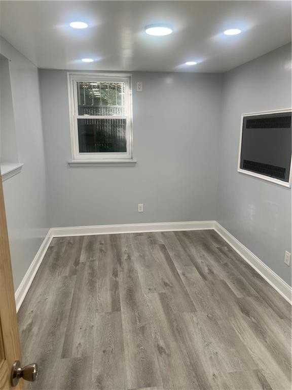 27 E 56th St #2 - Photo 2 of 7