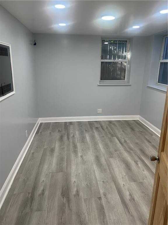27 E 56th St #2 - Photo 4 of 7