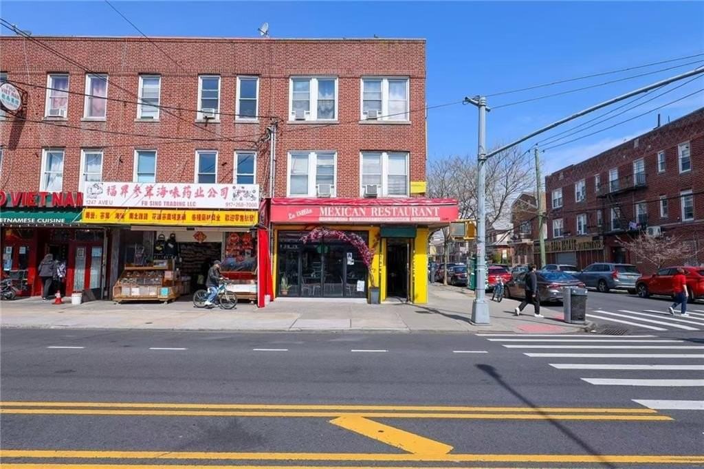 1249 Avenue U - Photo 2 of 7