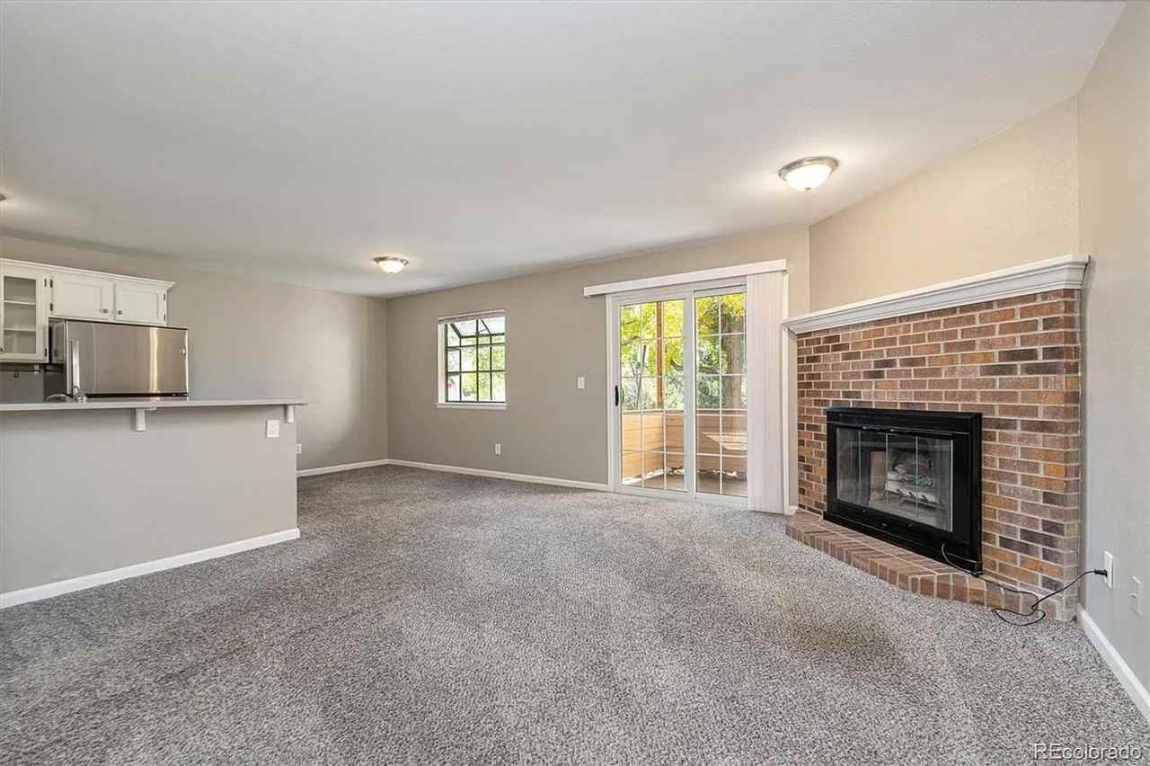 701 Canyon Dr - Photo 3 of 5