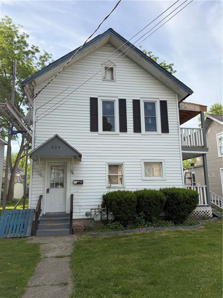 524 W 1st St