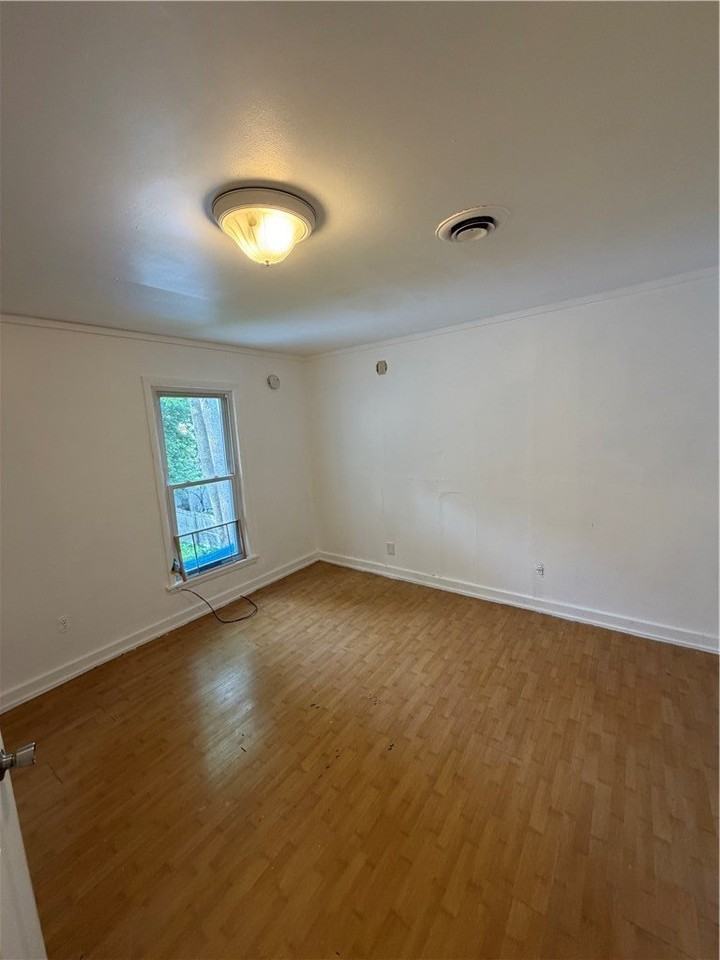 524 W 1st St - Photo 3 of 7