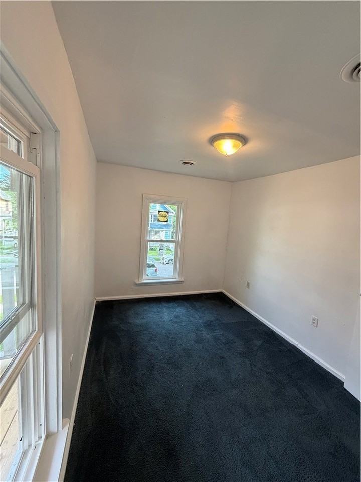 524 W 1st St - Photo 6 of 7