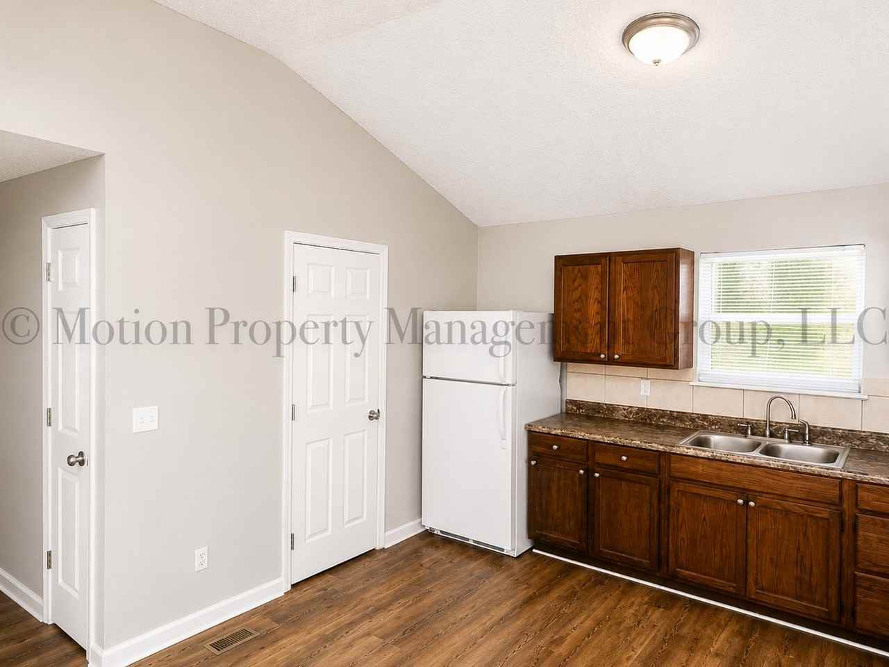1816 S Holly St - Photo 2 of 11