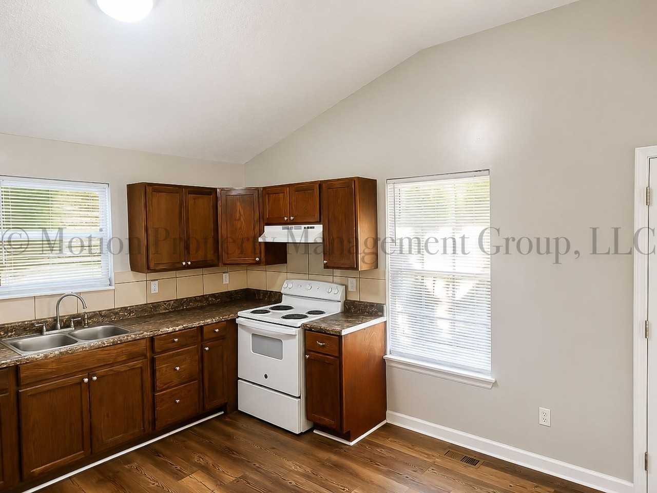 1816 S Holly St - Photo 3 of 11