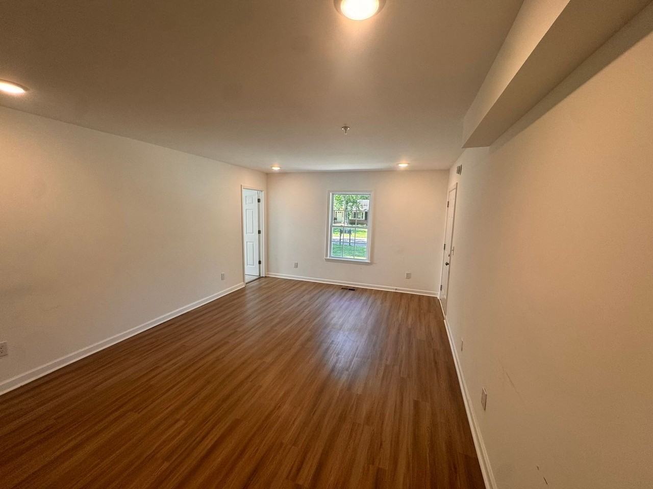 208 Meadow St #B - Photo 2 of 9
