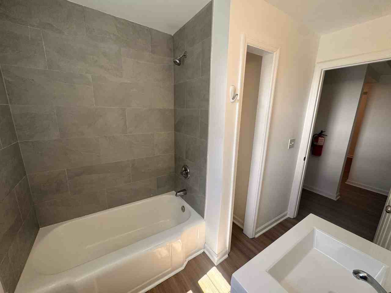 208 Meadow St #B - Photo 7 of 9