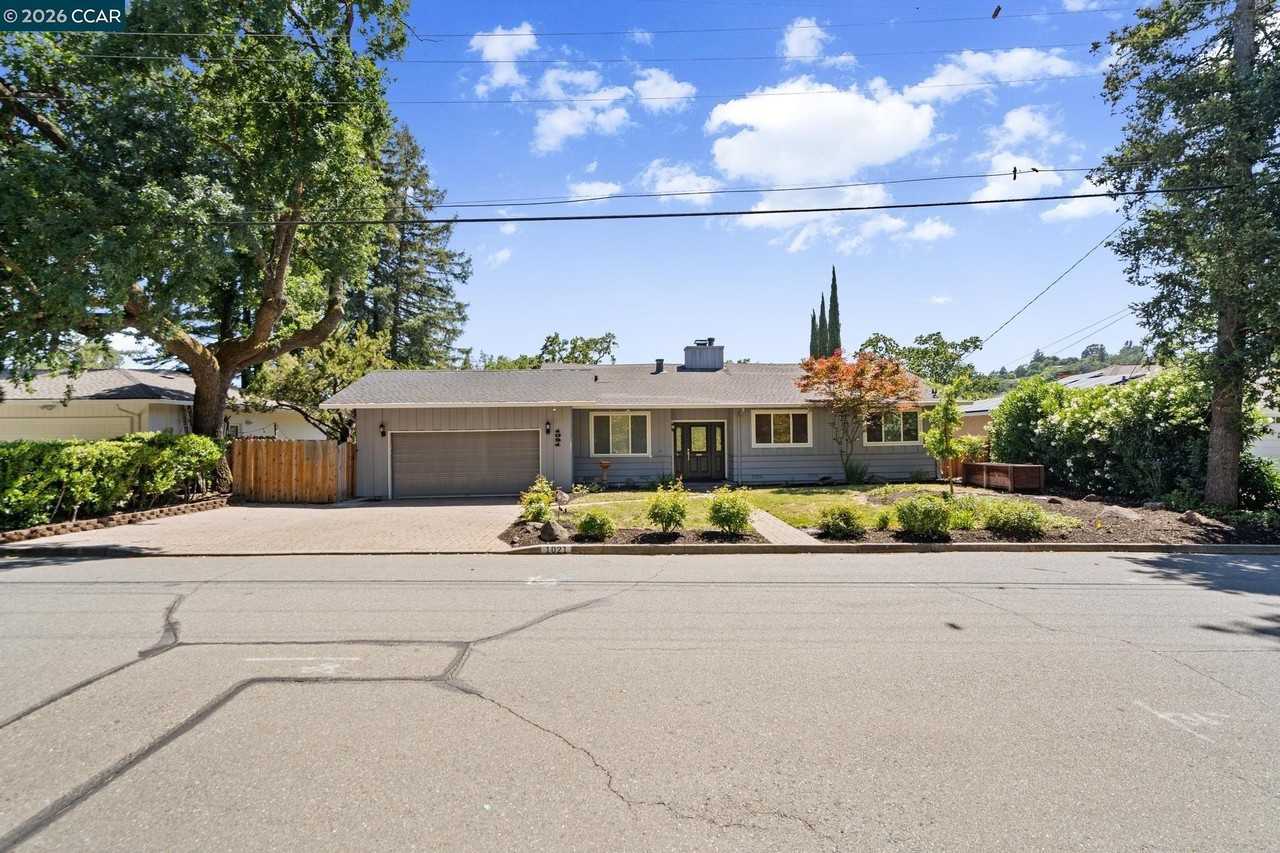 1021 Windsor Dr - Photo 3 of 35