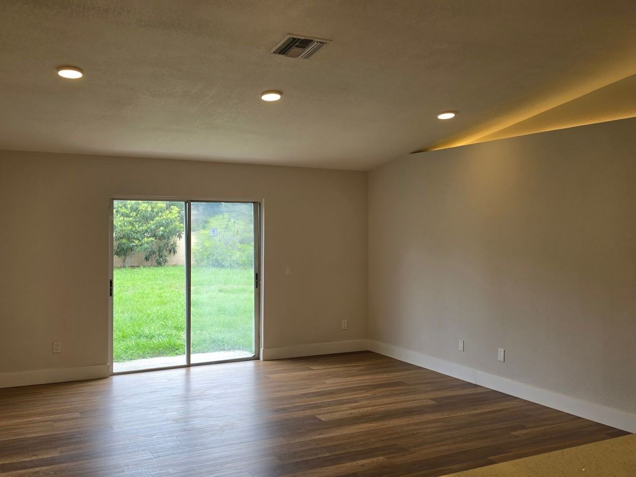 14540 Lycastle Cir - Photo 4 of 47