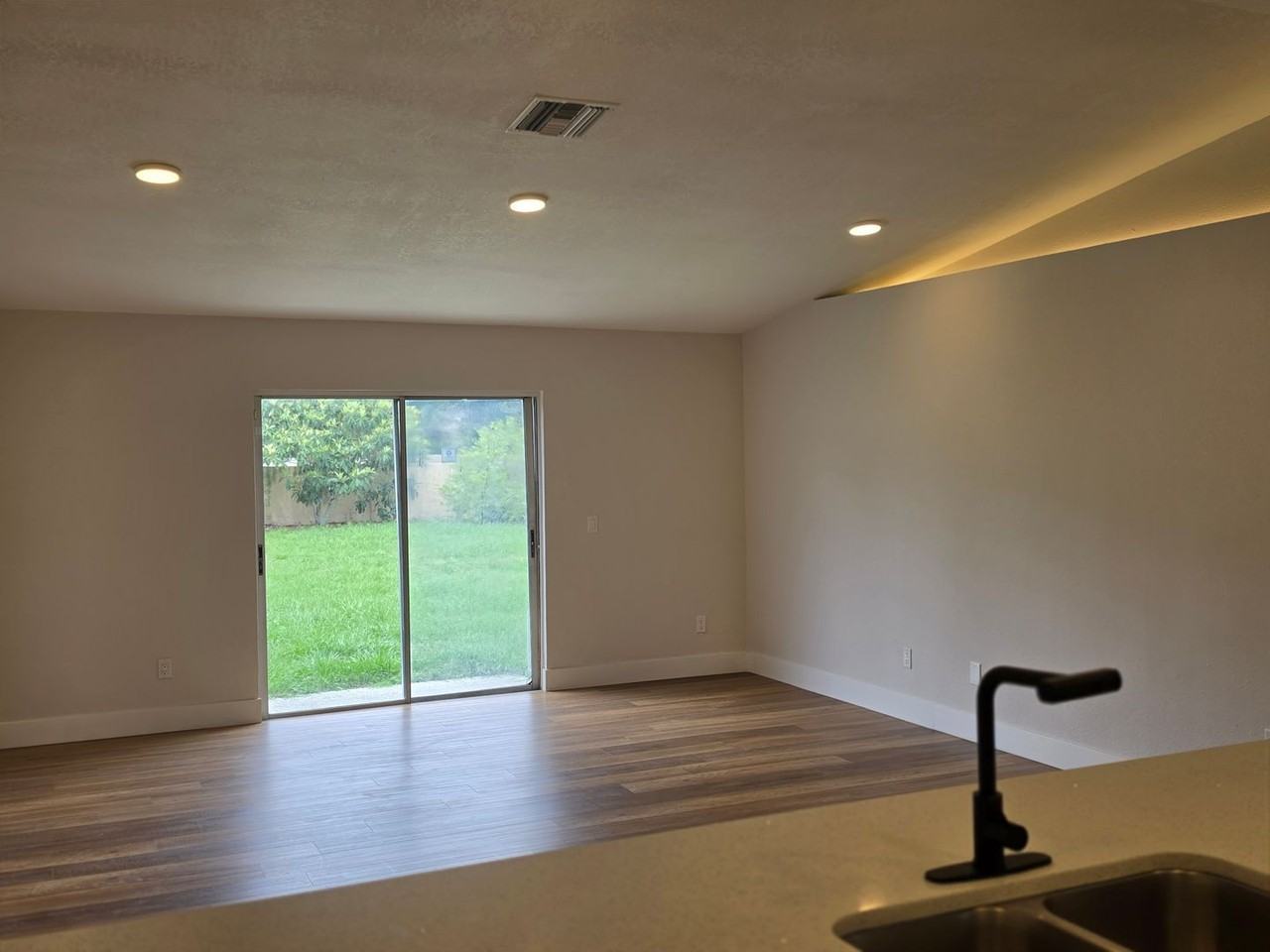 14540 Lycastle Cir - Photo 5 of 47