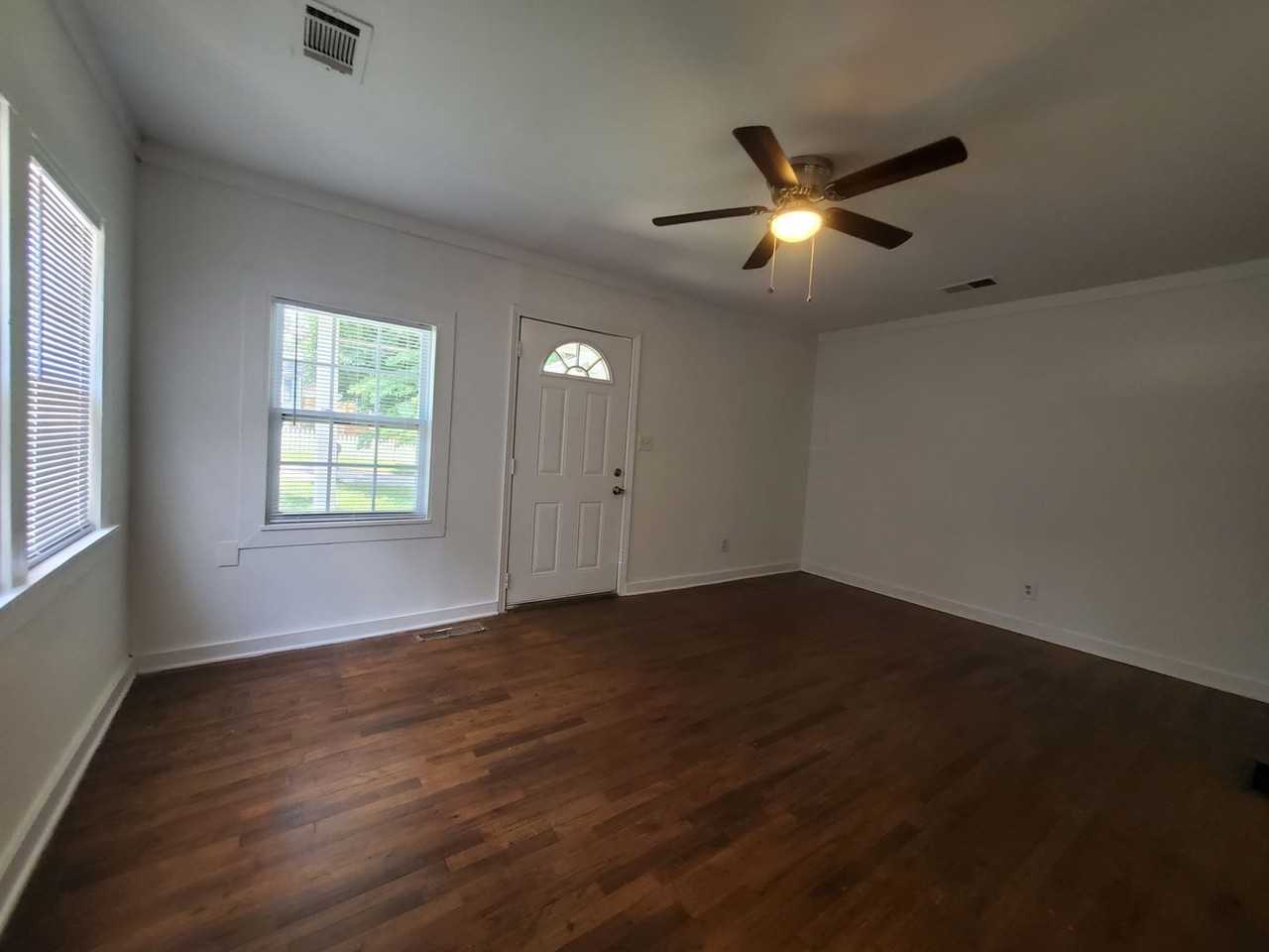 2577 Eastwood Dr - Photo 3 of 15