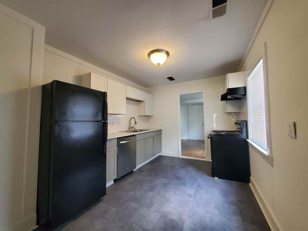 2577 Eastwood Dr - Photo 4 of 15