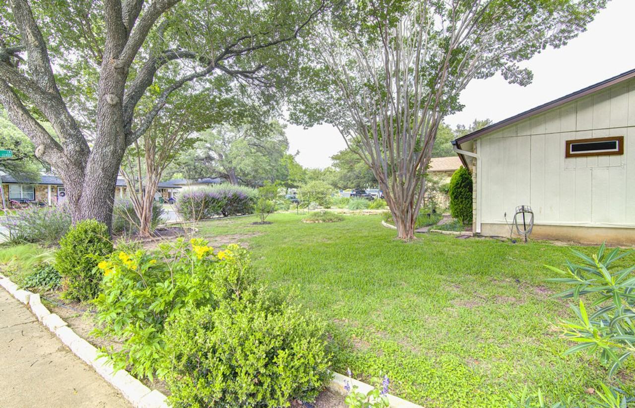 12430 Wycliff Ln - Photo 4 of 36