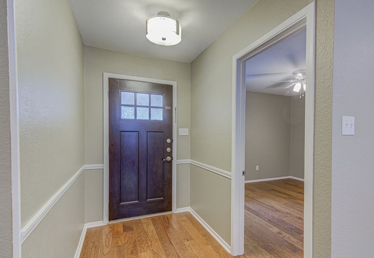 12430 Wycliff Ln - Photo 7 of 36