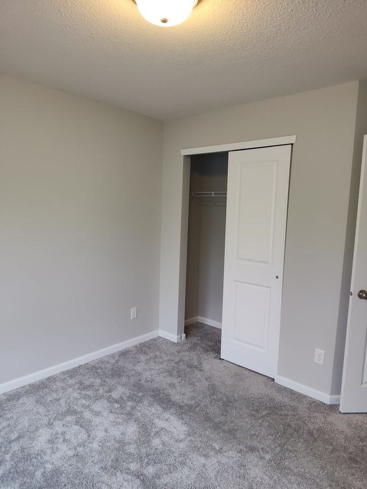 5236 Hampton St Ne - Photo 5 of 37