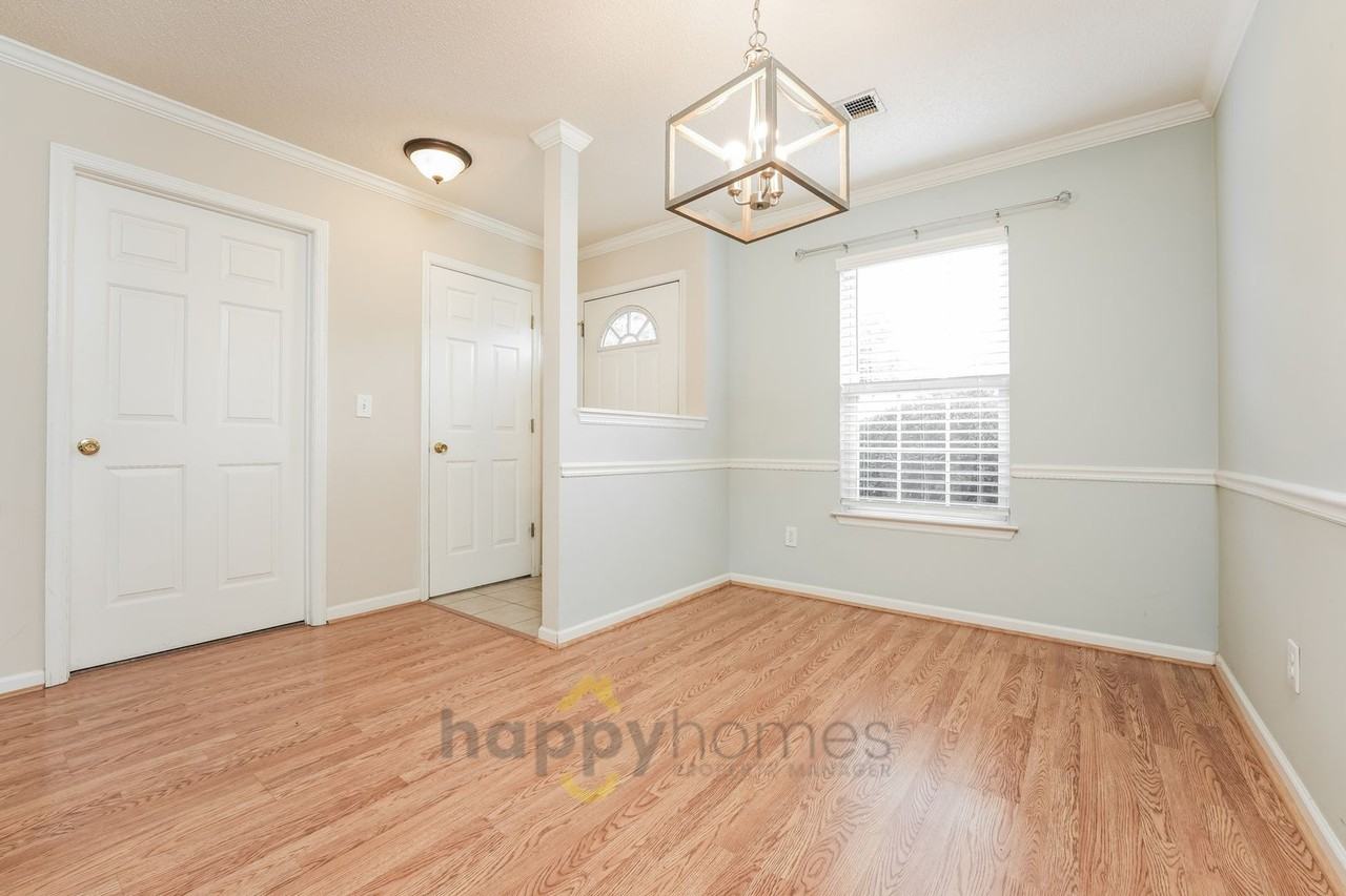 1627 Dexter Ln - Photo 4 of 21
