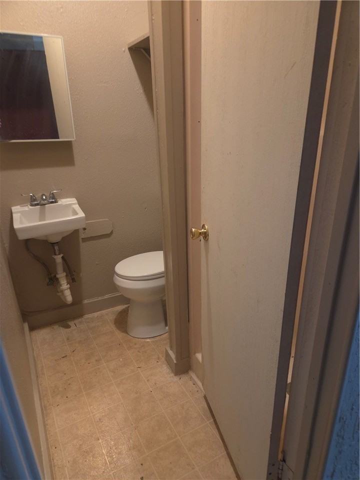 411 Waco St - Photo 6 of 6