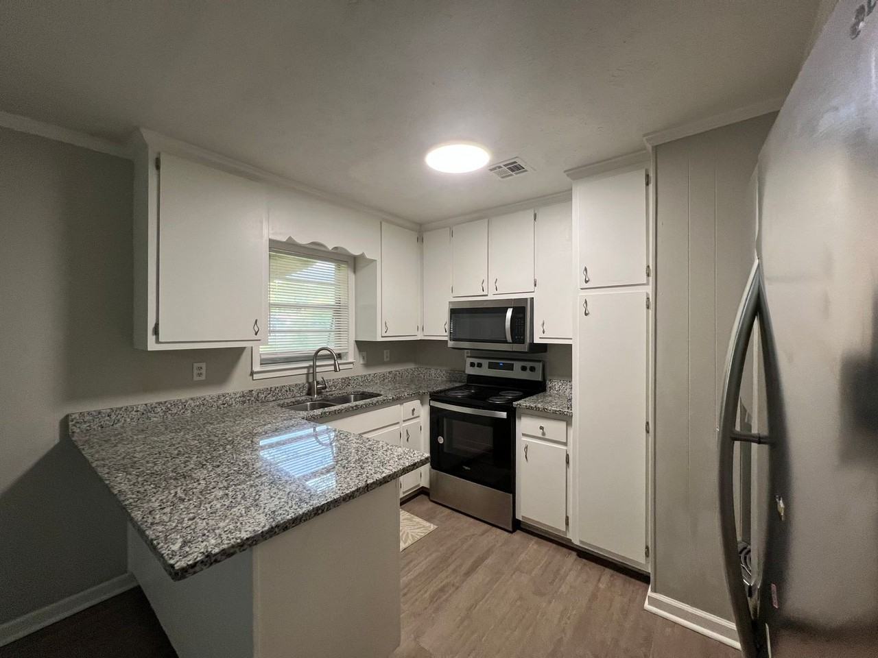 107 Richmond Way - Photo 6 of 16