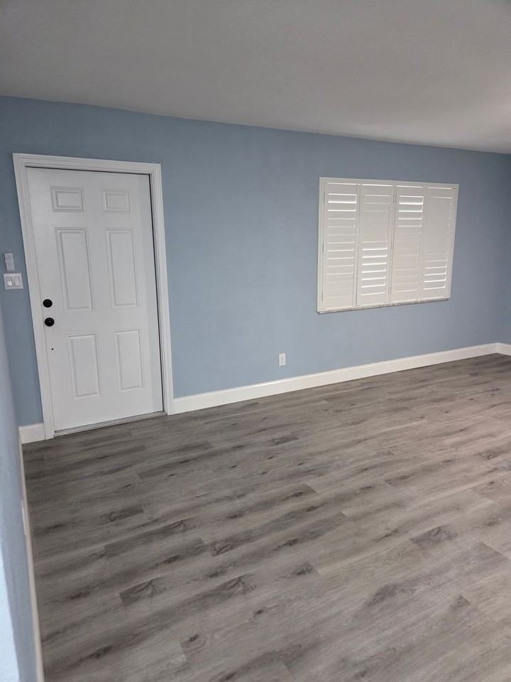 8036 25th Ave N - Photo 5 of 30