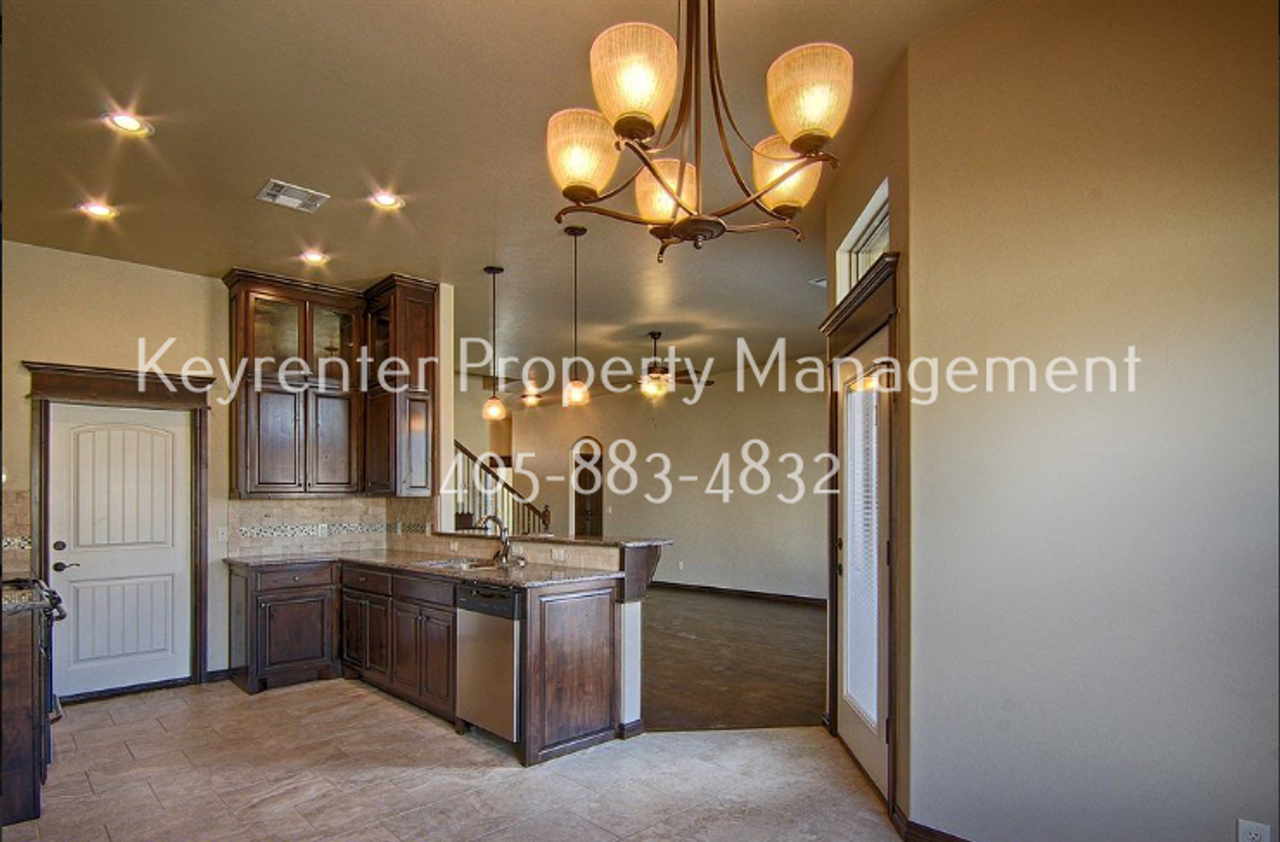 8409 Nw 140th St - Photo 4 of 31
