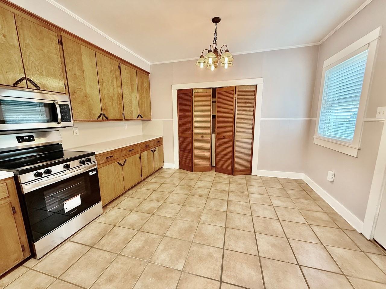413 Edison St - Photo 7 of 16