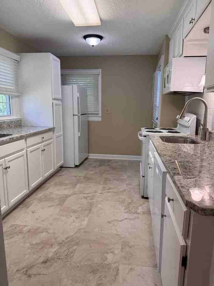 333 Foust St - Photo 7 of 23
