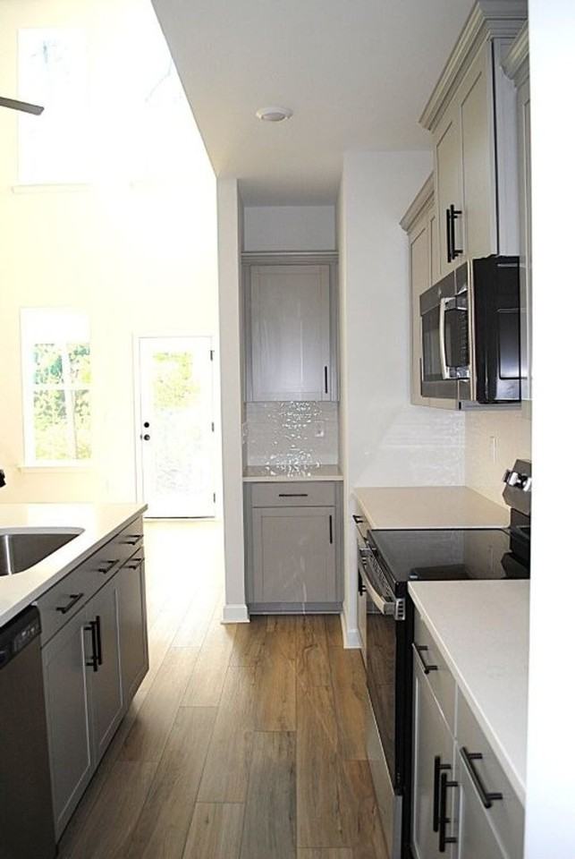408 Ireland Way - Photo 3 of 26