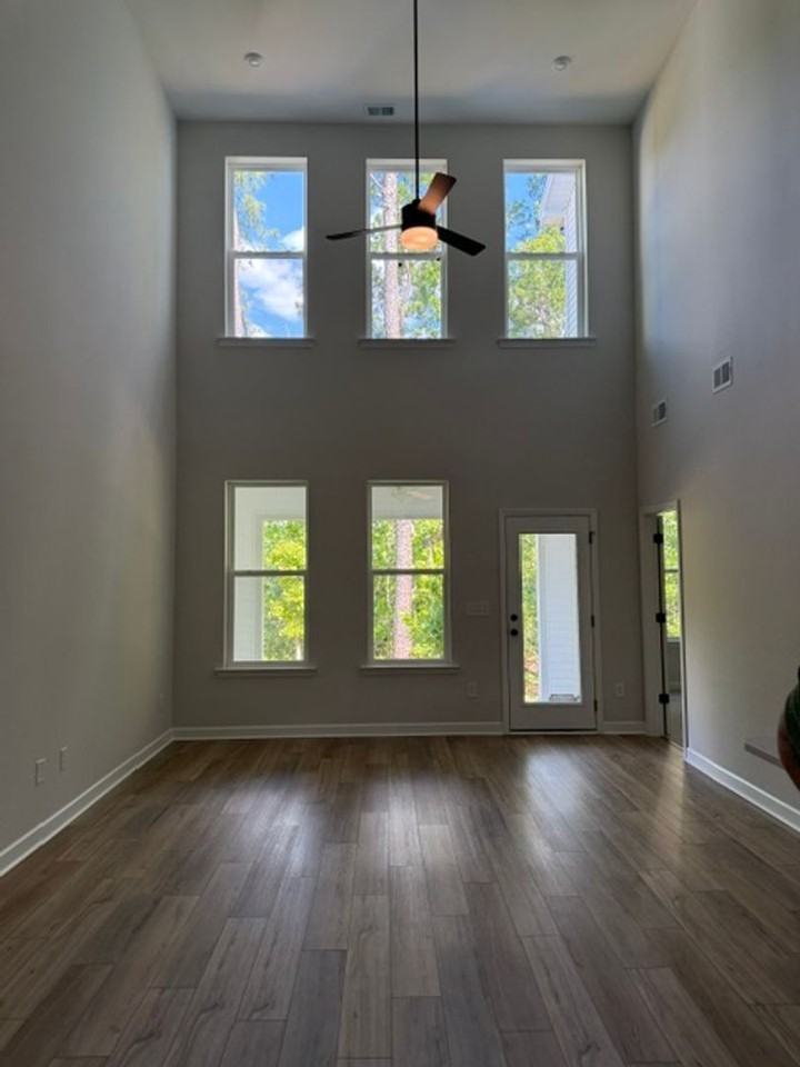 408 Ireland Way - Photo 4 of 26