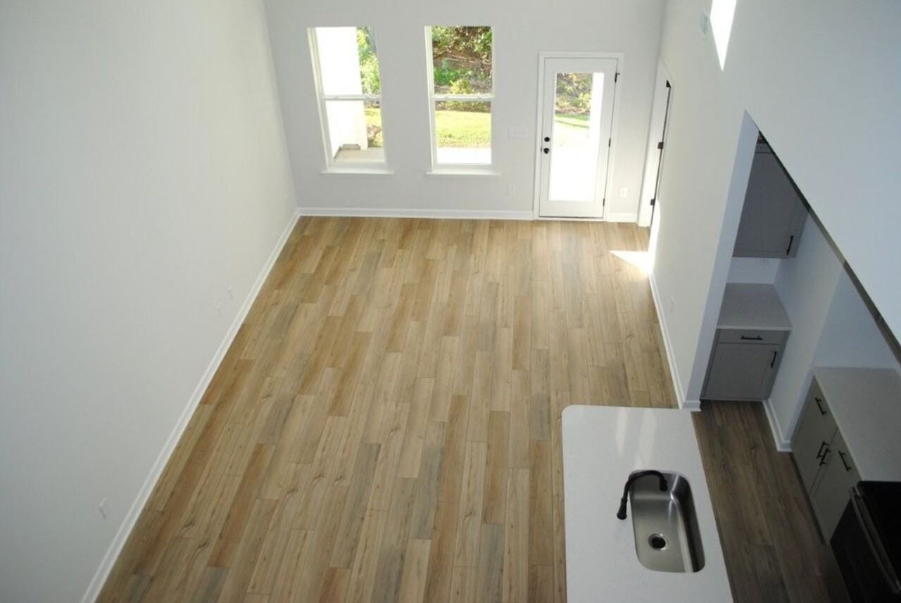 408 Ireland Way - Photo 5 of 26