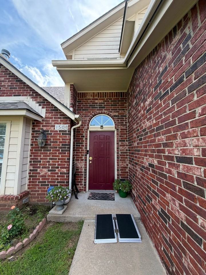 1508 N Yellowood Ave - Photo 3 of 35