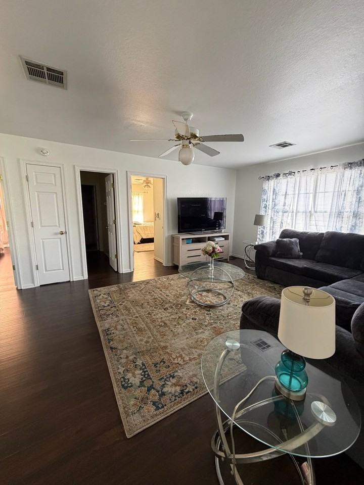 1508 N Yellowood Ave - Photo 7 of 33