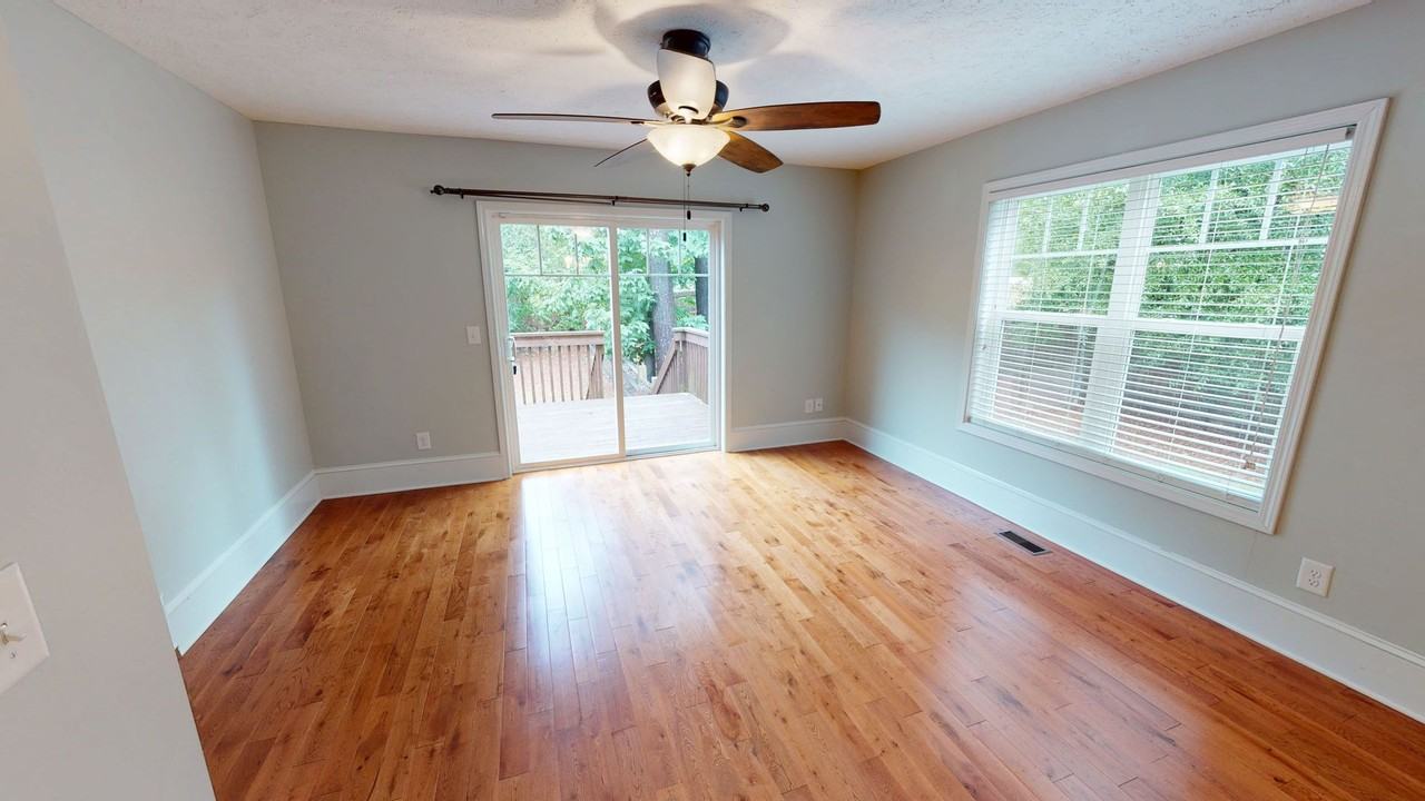 514 N Page St - Photo 4 of 33