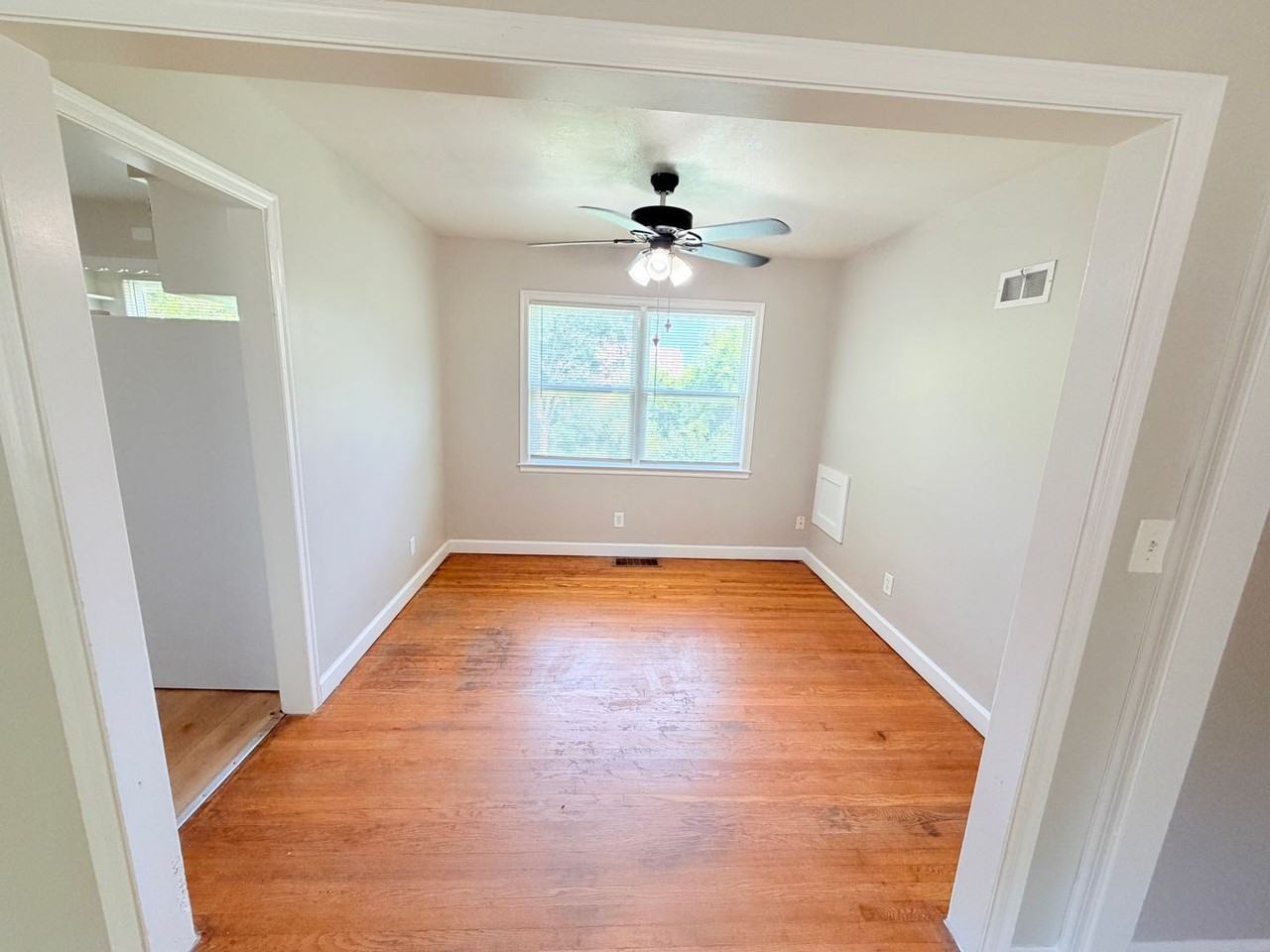 5403 Booth Ave - Photo 4 of 11