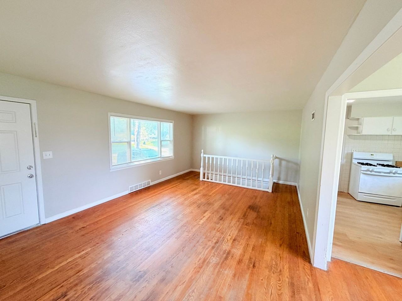 5403 Booth Ave - Photo 5 of 11