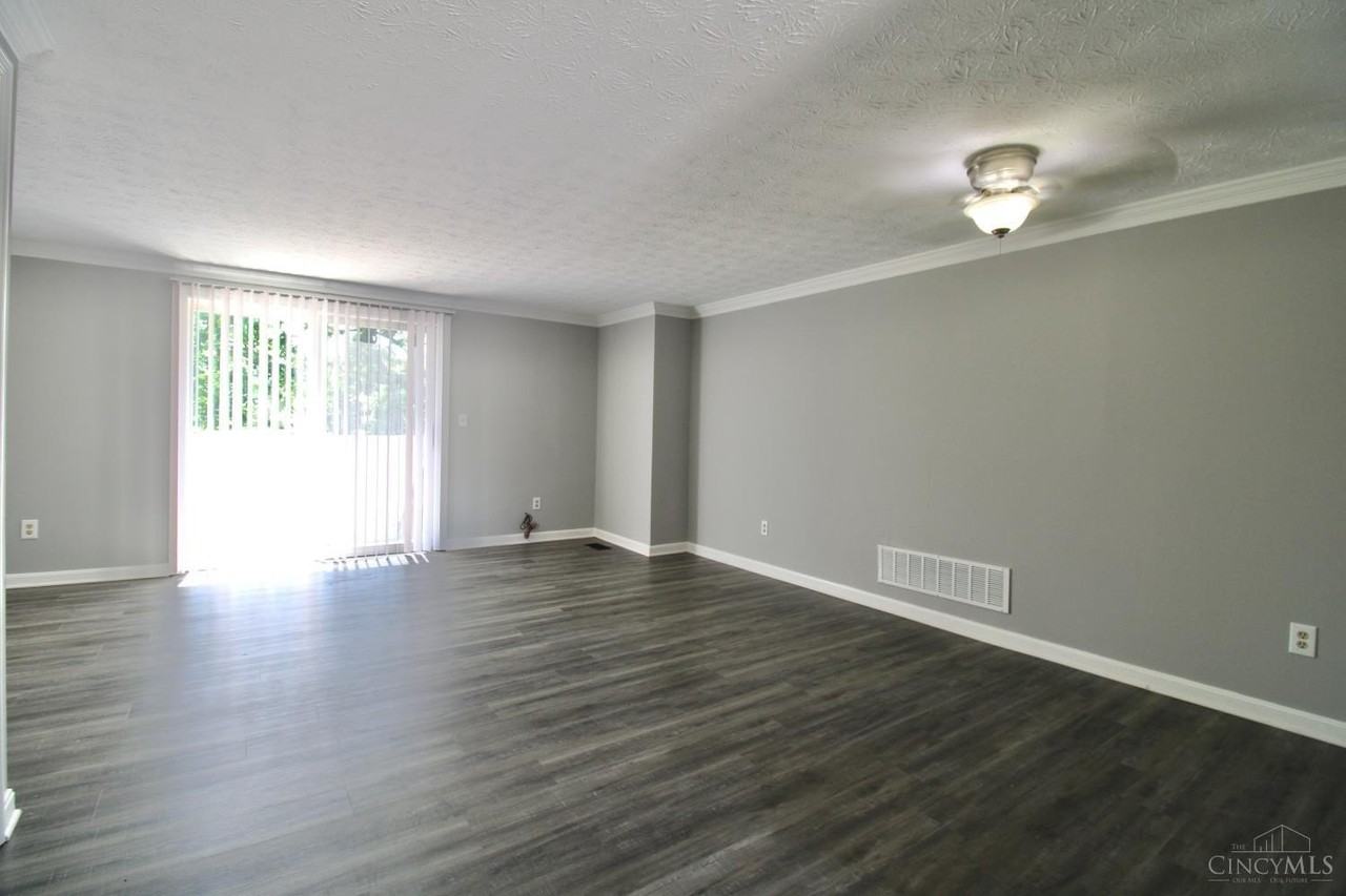 512 Glencoe Ct - Photo 4 of 19