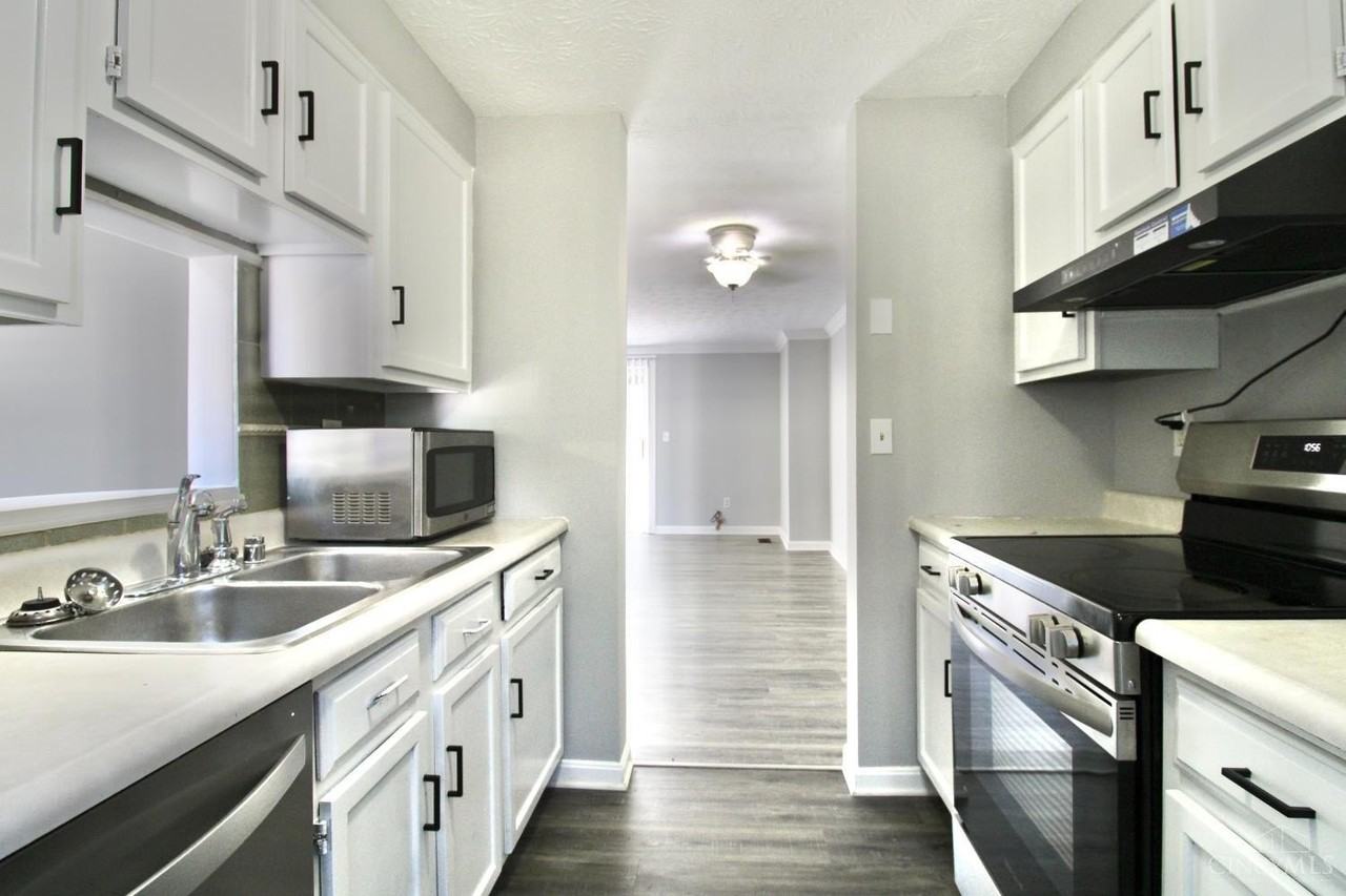 512 Glencoe Ct - Photo 7 of 19