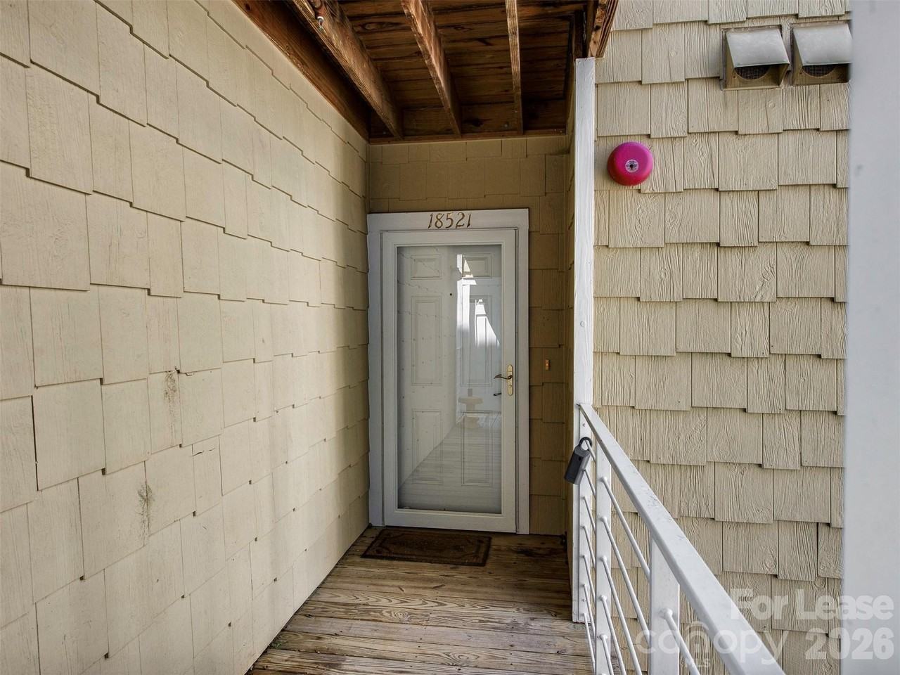 18521 Harborside Dr - Photo 2 of 29