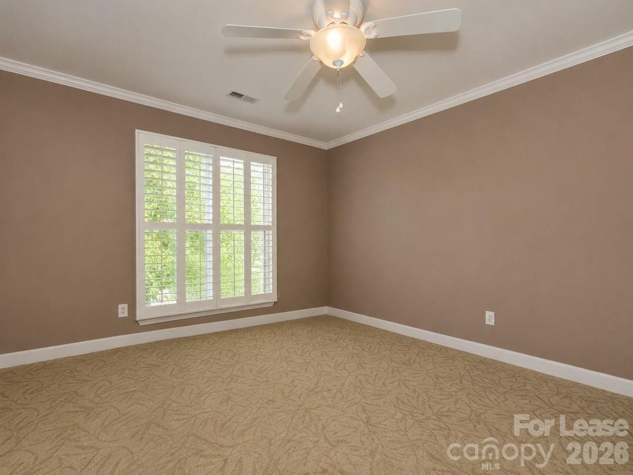 18521 Harborside Dr - Photo 5 of 29
