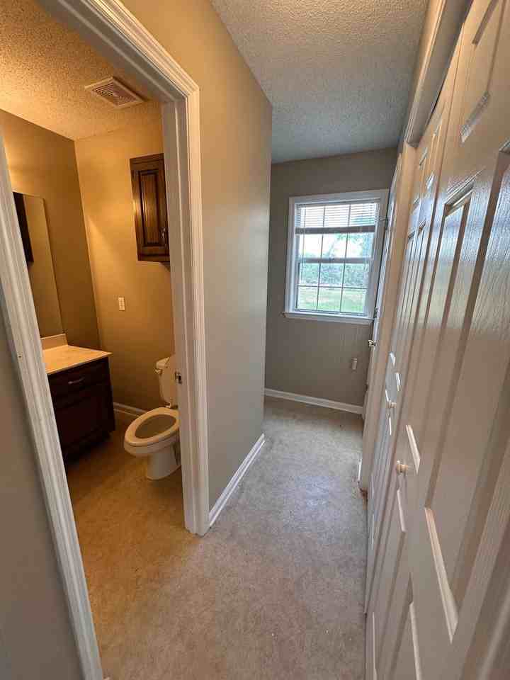 900 Country Club Rd - Photo 6 of 15