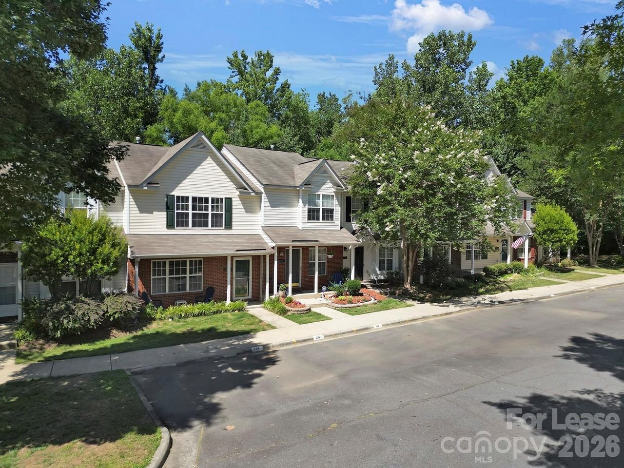 232 Butler Pl - Photo 4 of 31