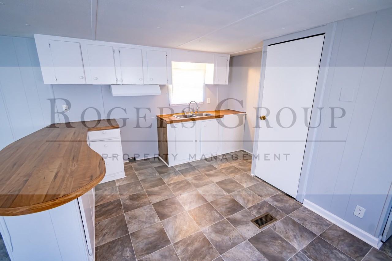 385 Julian Smith Rd #4 - Photo 2 of 9