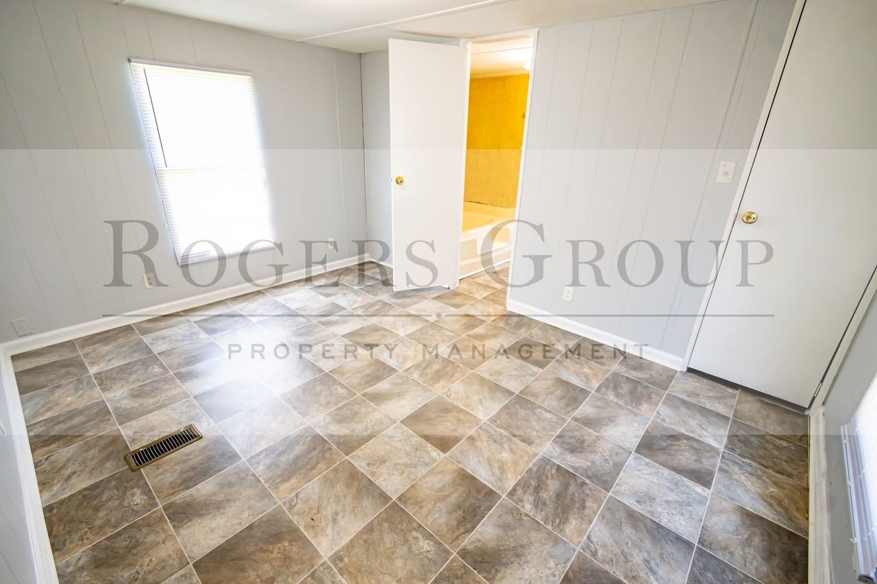 385 Julian Smith Rd #4 - Photo 4 of 9